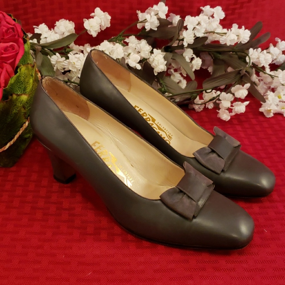 Salvatore Ferragamo grey bow heels